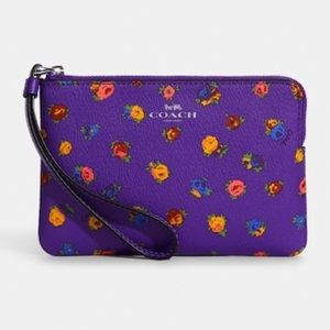 NWT Coach Corner Zip Wristlet With Mini Vintage Rose Print